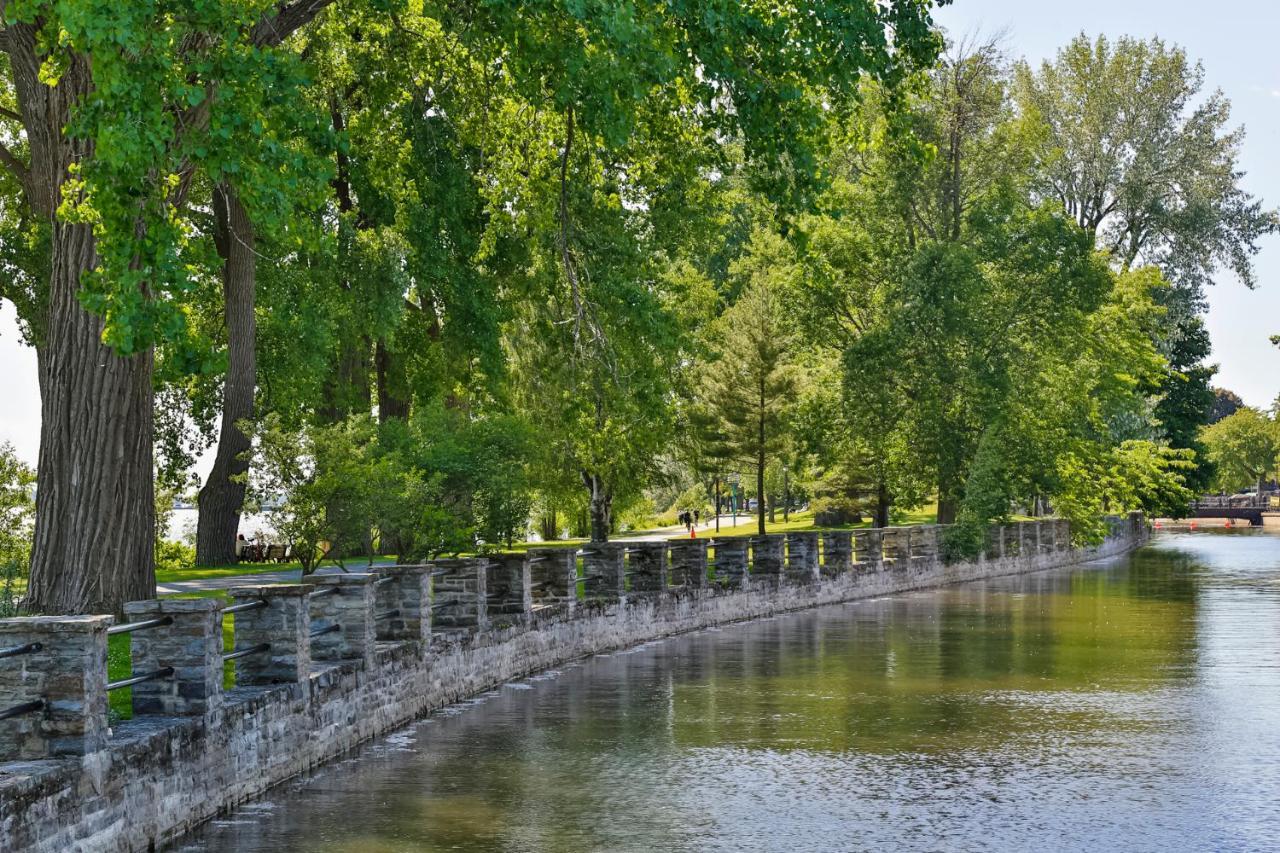 Free Parking In Beautiful Lachine Montréal Extérieur photo